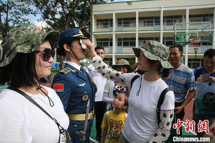 香江之畔聆听红军连的青春足音驻香港部队某旅装步一连举旗铸魂忠实