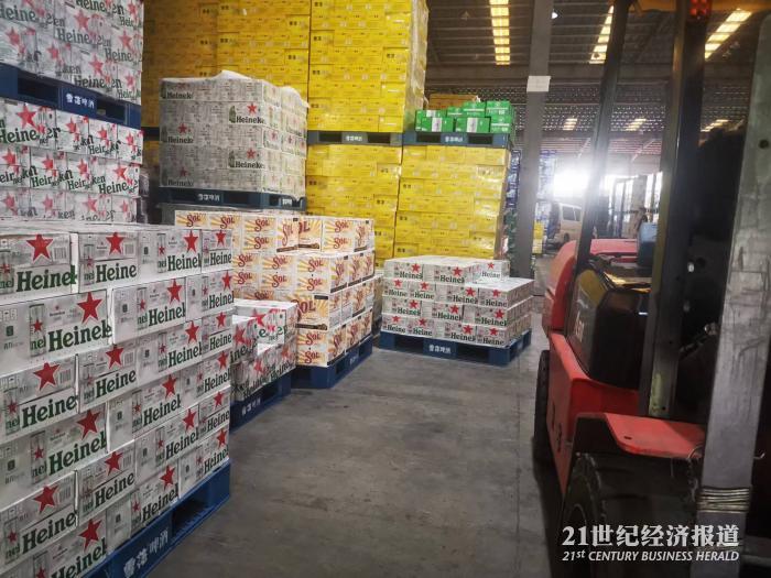 备战15天左右的啤酒仓库 文静/摄