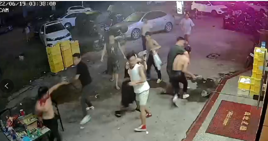 惠州救助女子遭围殴老板是重庆崽儿！家属称其一度昏迷，网友要吃“正义小龙虾”休闲区蓝鸢梦想 - Www.slyday.coM