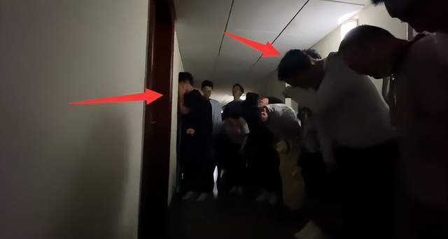 北京人艺悼念任鸣院长!众演员集体鞠躬哭泣,59岁冯远征情绪失控休闲区蓝鸢梦想 - Www.slyday.coM 北京人艺悼念任鸣院长!众演员集体鞠躬哭泣,59岁冯远征情绪失控休闲区蓝鸢梦想 - Www.slyday.coM