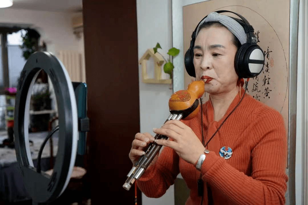 政策助力银发族触网老年人在线学习吹拉弹唱
