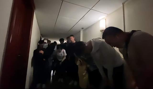 北京人艺悼念任鸣院长!众演员集体鞠躬哭泣,59岁冯远征情绪失控休闲区蓝鸢梦想 - Www.slyday.coM 北京人艺悼念任鸣院长!众演员集体鞠躬哭泣,59岁冯远征情绪失控休闲区蓝鸢梦想 - Www.slyday.coM