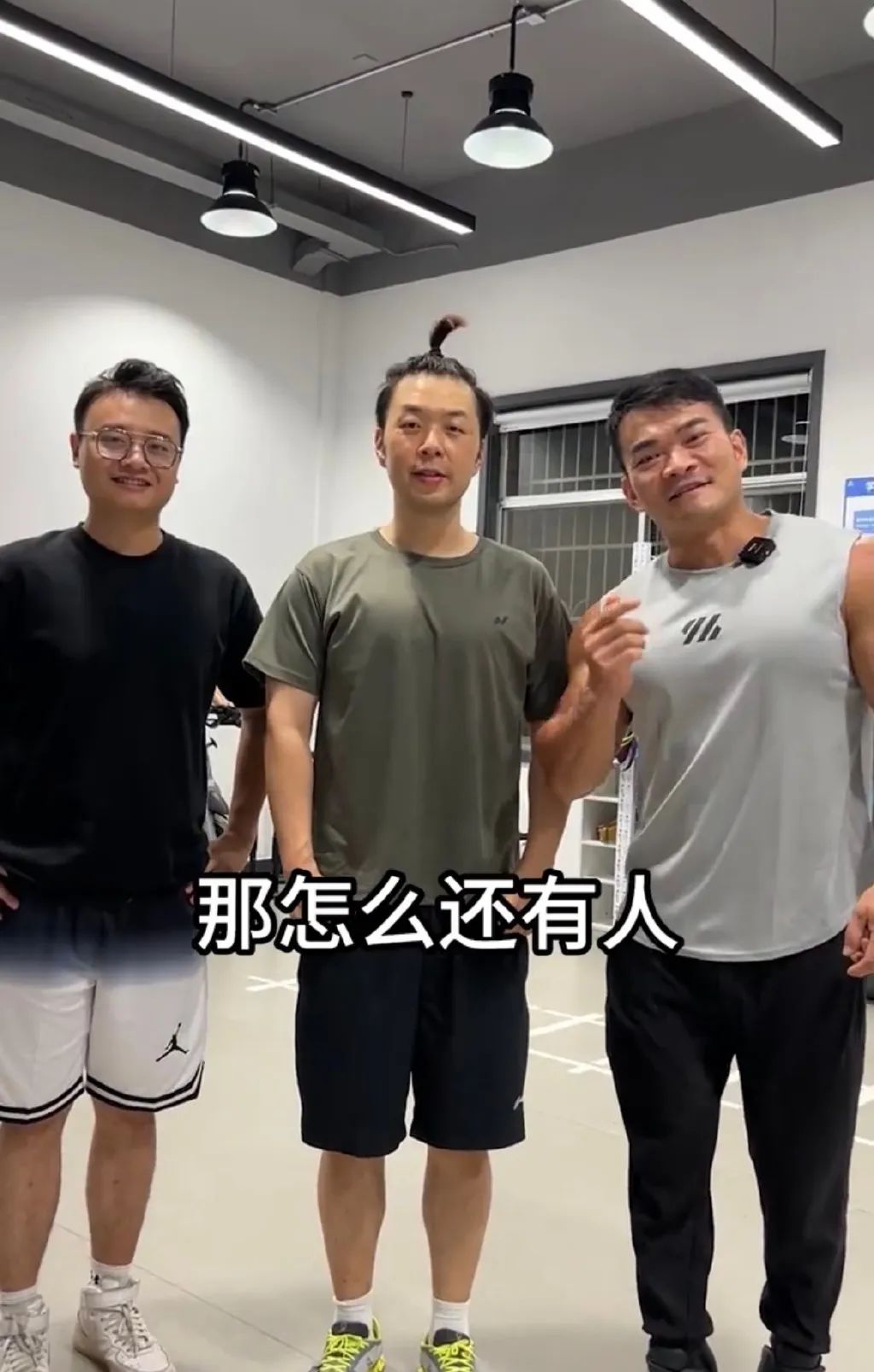 34岁杜海涛近照认不出，暴瘦30斤身材挺拔，脸部下垂苍老不少休闲区蓝鸢梦想 - Www.slyday.coM