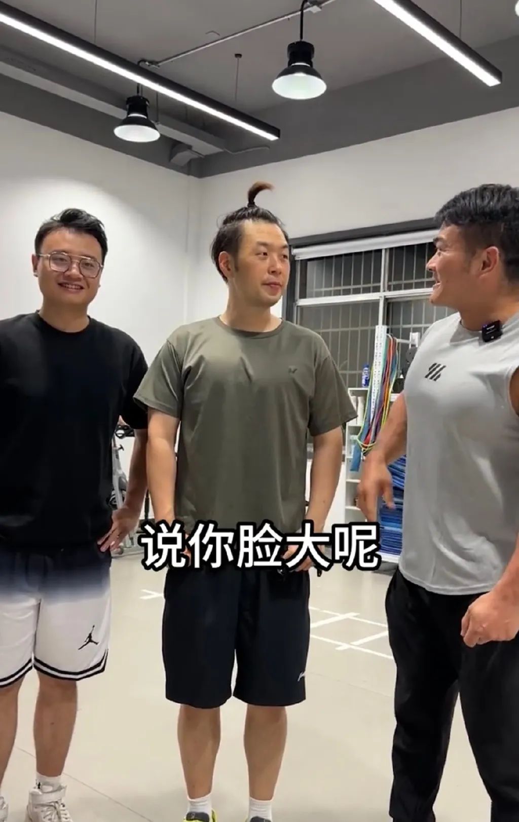 34岁杜海涛近照认不出，暴瘦30斤身材挺拔，脸部下垂苍老不少休闲区蓝鸢梦想 - Www.slyday.coM