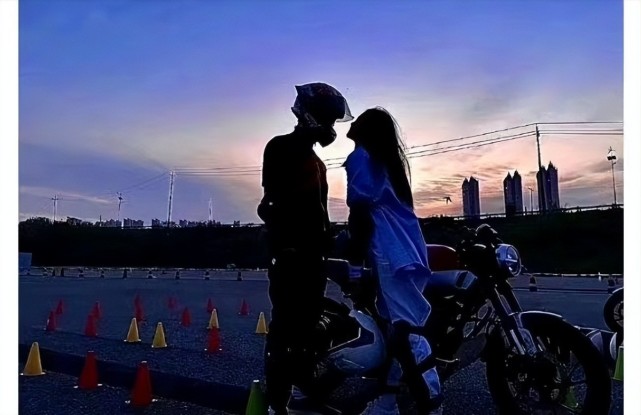 杜海涛暴瘦30斤后首亮相！真变丑了，穿T恤大变样也不再可爱休闲区蓝鸢梦想 - Www.slyday.coM