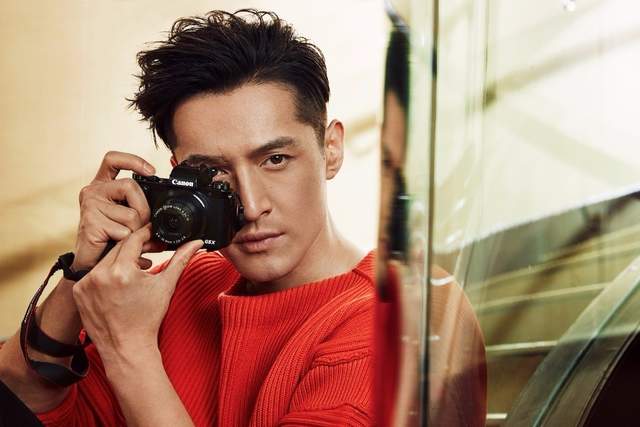 胡歌县委大院街边路透,绿色口罩深蓝色衬衣,和逍遥哥哥不一样了休闲区蓝鸢梦想 - Www.slyday.coM 胡歌县委大院街边路透,绿色口罩深蓝色衬衣,和逍遥哥哥不一样了休闲区蓝鸢梦想 - Www.slyday.coM