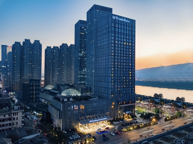 在长沙富力万达文华酒店邂逅湘江美景品味湘粤珍馐
