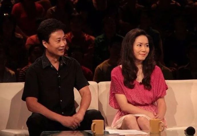 27岁上春晚，被小14岁粉丝倒追，宠妻15年被抛弃，伤透心至今单身休闲区蓝鸢梦想 - Www.slyday.coM