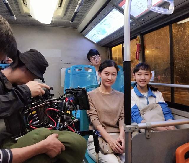 曝童星邵一卜被逼跳楼，疑似遭全班同学孤立，妈妈猜测女儿被妒忌休闲区蓝鸢梦想 - Www.slyday.coM