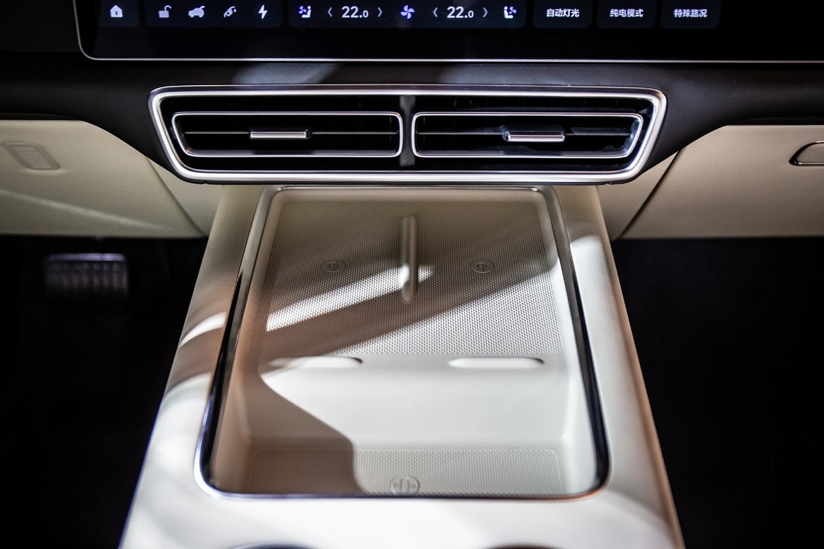 理想 L9 深度解析:“家用 SUV”的多元宇宙 理想 L9 深度解析:“家用 SUV”的多元宇宙