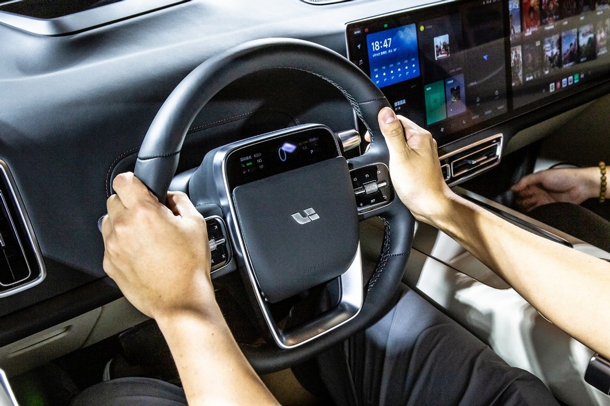 理想 L9 深度解析:“家用 SUV”的多元宇宙 理想 L9 深度解析:“家用 SUV”的多元宇宙