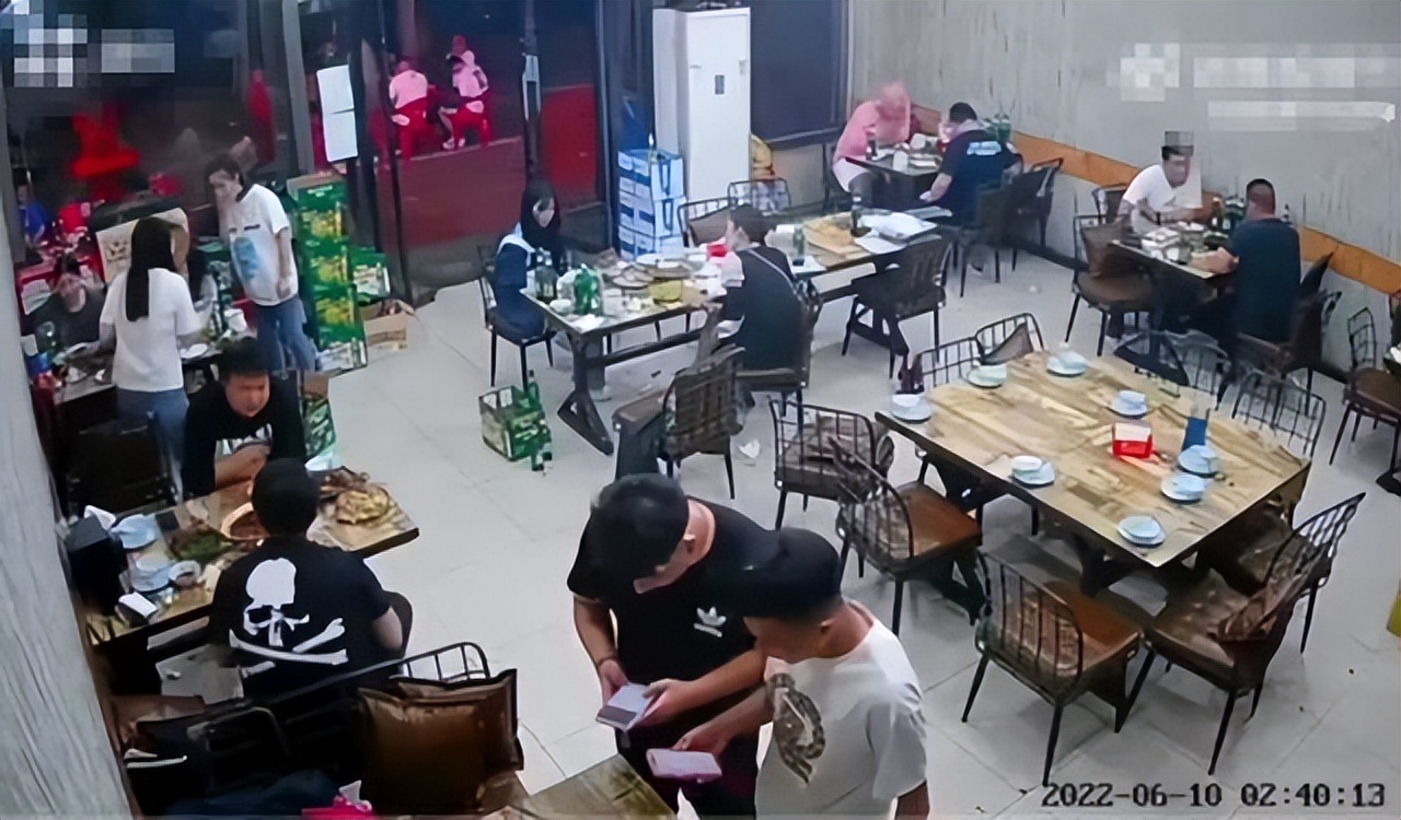 唐山打人事最新通报:民警谎称接警后5分钟赶到,受害者轻伤不轻休闲区蓝鸢梦想 - Www.slyday.coM 唐山打人事最新通报:民警谎称接警后5分钟赶到,受害者轻伤不轻休闲区蓝鸢梦想 - Www.slyday.coM