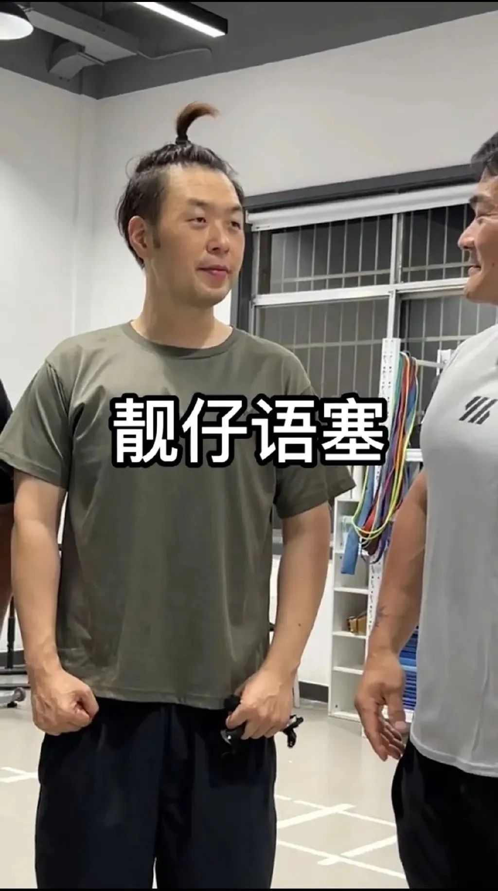 34岁杜海涛近照认不出，暴瘦30斤身材挺拔，脸部下垂苍老不少休闲区蓝鸢梦想 - Www.slyday.coM