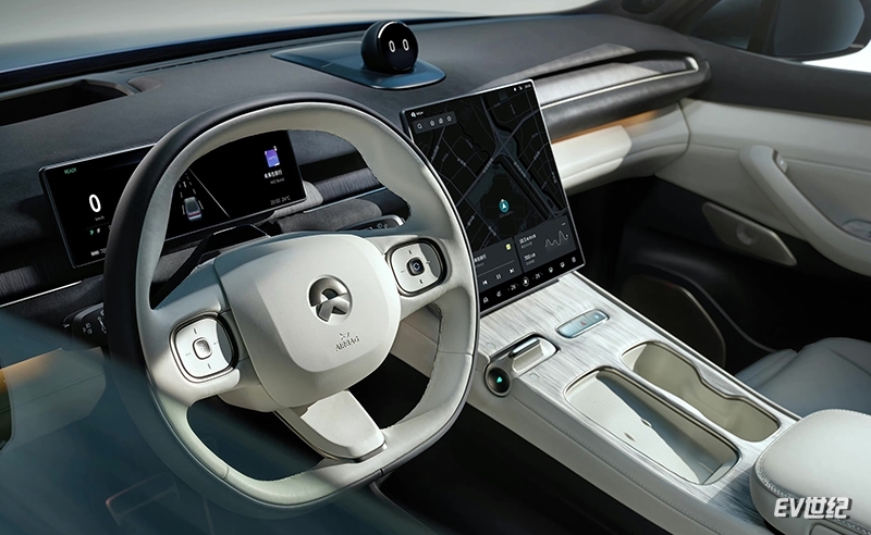 40万+级豪华智能纯电SUV，凯迪拉克LYRIQ锐歌和蔚来ES7怎么选？