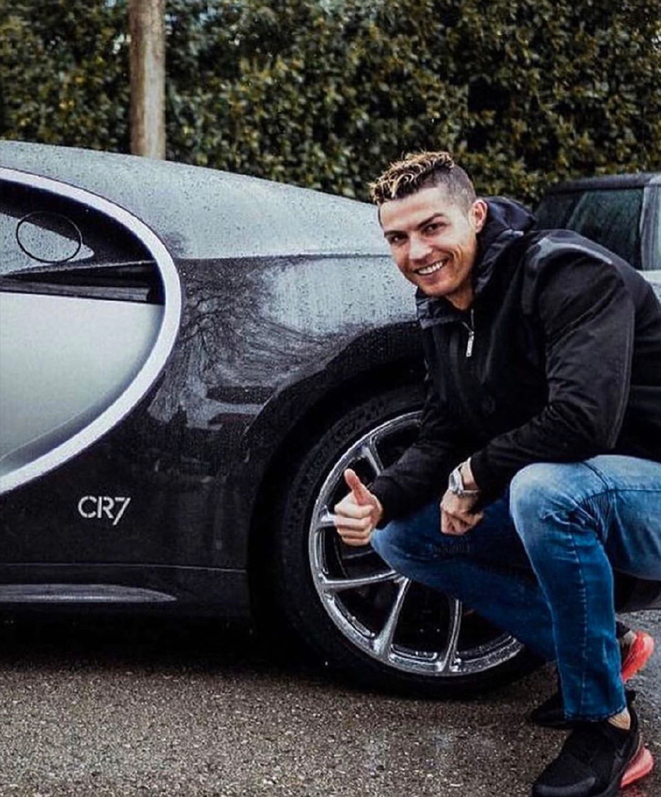 司机把c罗800万磅的跑车撞毁了你觉得c罗会心疼几秒钟吗