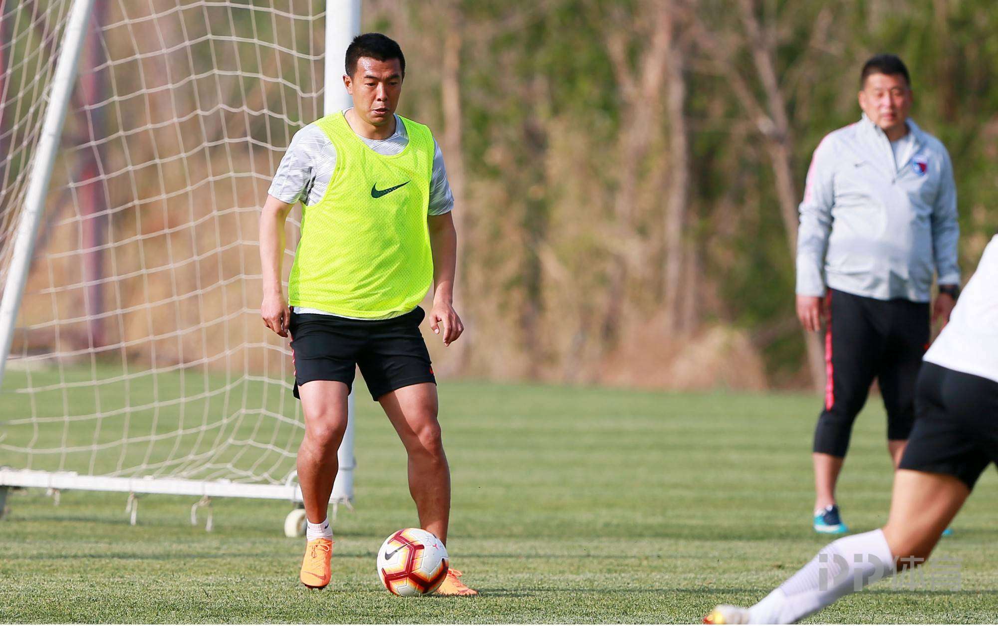 前国脚：在中国没有球员的能力能让教练去为他改变战术打法休闲区蓝鸢梦想 - Www.slyday.coM