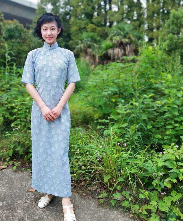 曝童星邵一卜被逼跳楼，疑似遭全班同学孤立，妈妈猜测女儿被妒忌休闲区蓝鸢梦想 - Www.slyday.coM