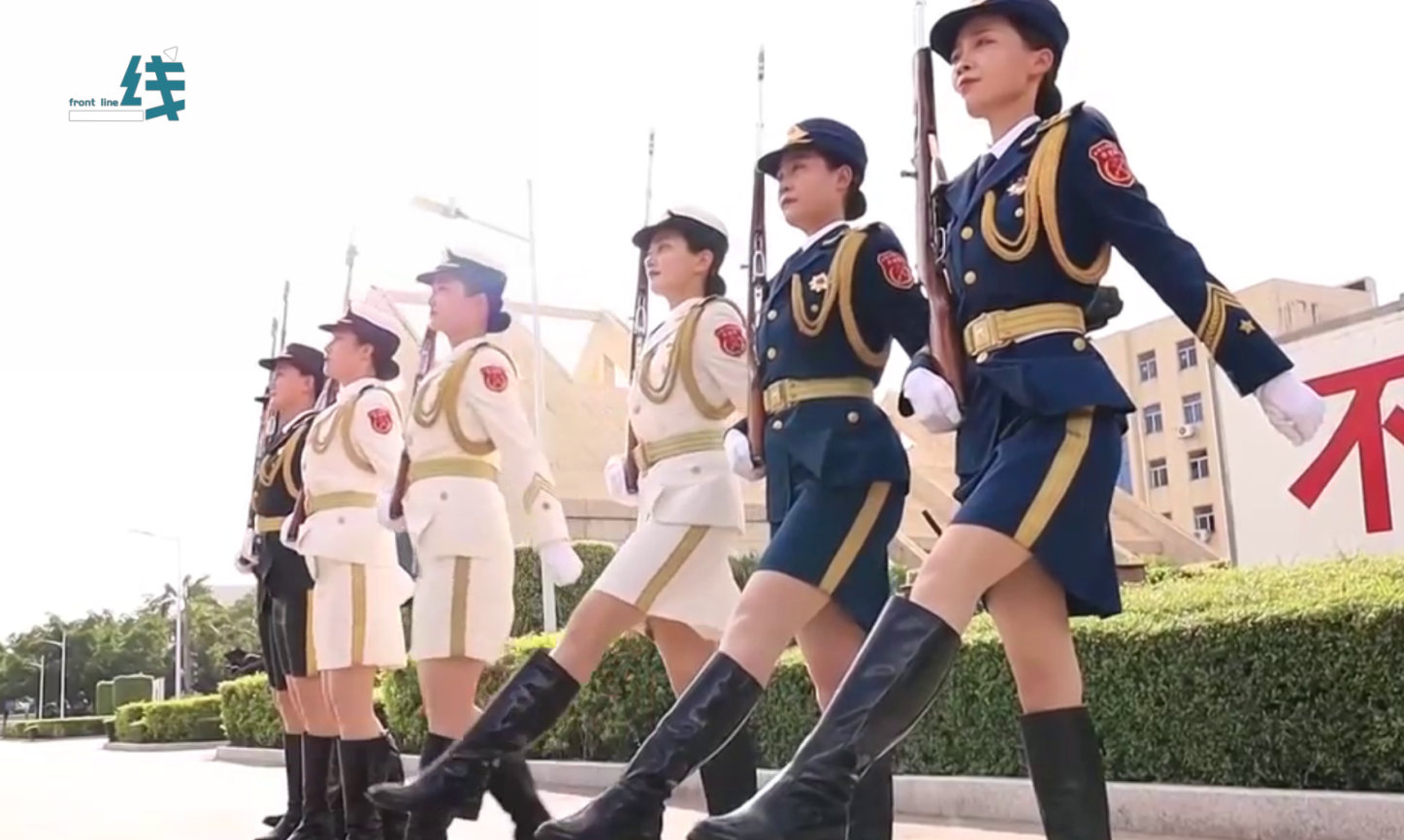 飒!实拍驻香港部队女子仪仗兵“魔鬼”训练:两个月踢坏一双靴子|香港市民|回归祖国|参训|官兵|祖国_新浪新闻