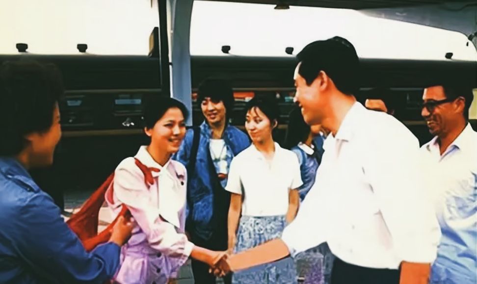 北京火车站，红楼“梦”开始的地方休闲区蓝鸢梦想 - Www.slyday.coM