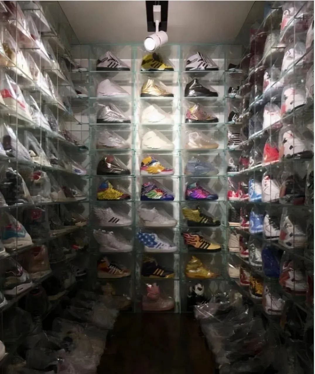 34岁杜海涛近照认不出，暴瘦30斤身材挺拔，脸部下垂苍老不少休闲区蓝鸢梦想 - Www.slyday.coM