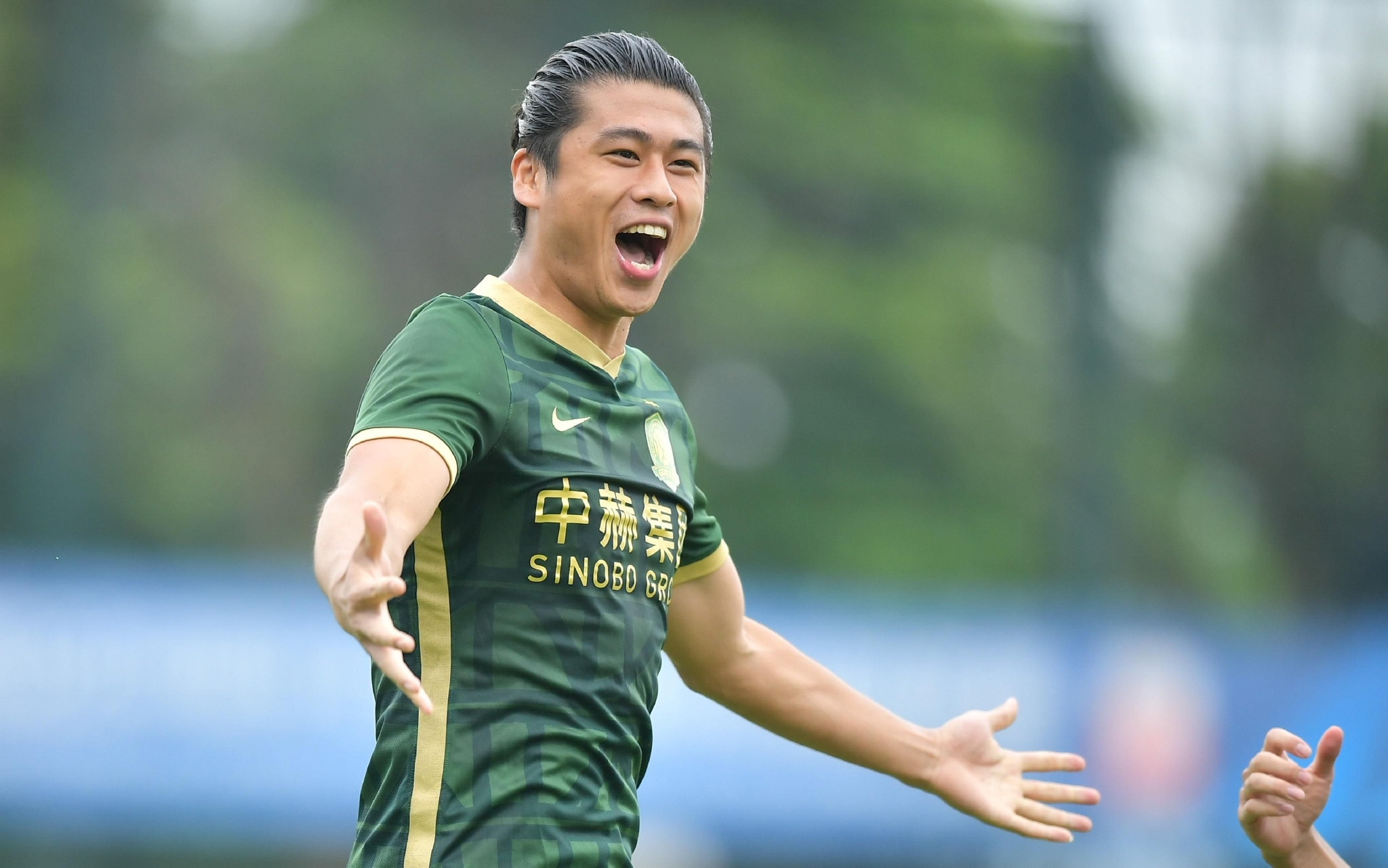 张玉宁庆祝进球,本场比赛他打进两球.  图/ic photo