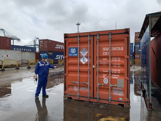 严查危化品堆场 筑牢港区消防安全|上海市|危险品|集装箱_新浪新闻