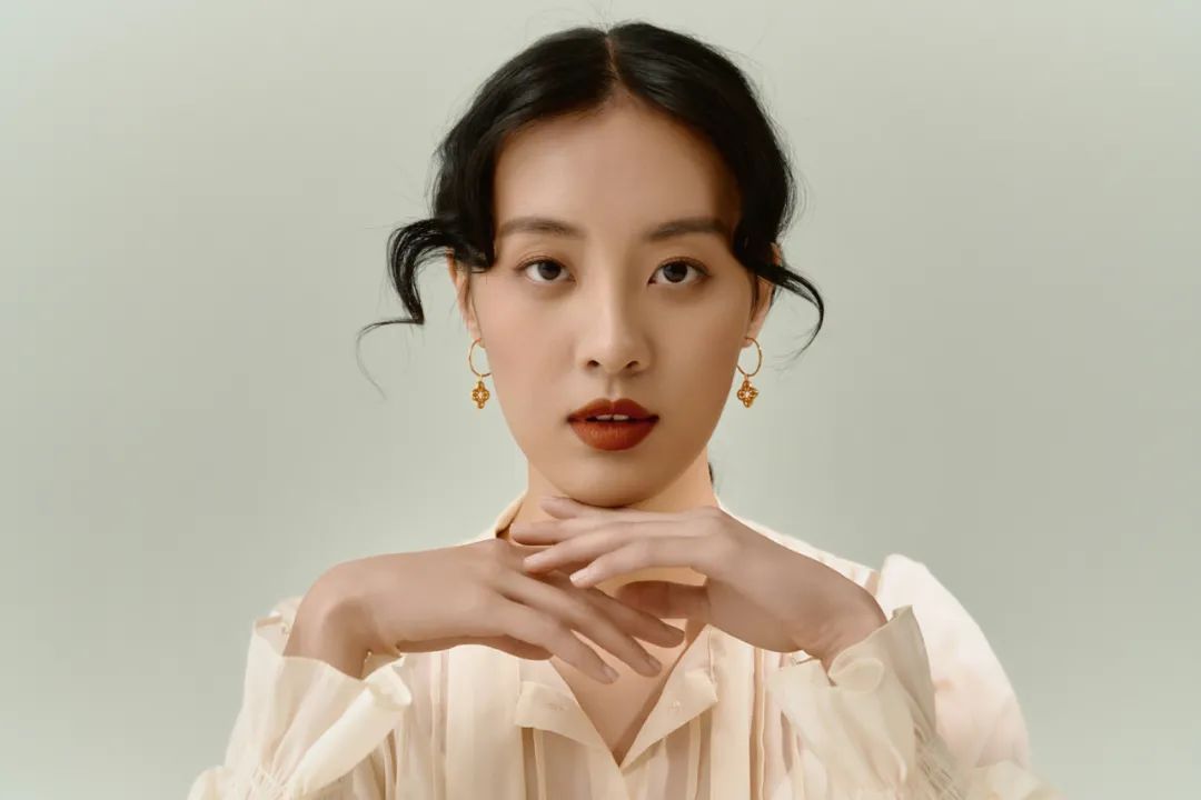 这么多年，原来她才是真正的顶流休闲区蓝鸢梦想 - Www.slyday.coM
