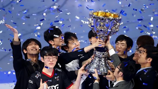 LPL的“常青树”选手？smlz登场位列AD位第一，iboy竟能排第三休闲区蓝鸢梦想 - Www.slyday.coM
