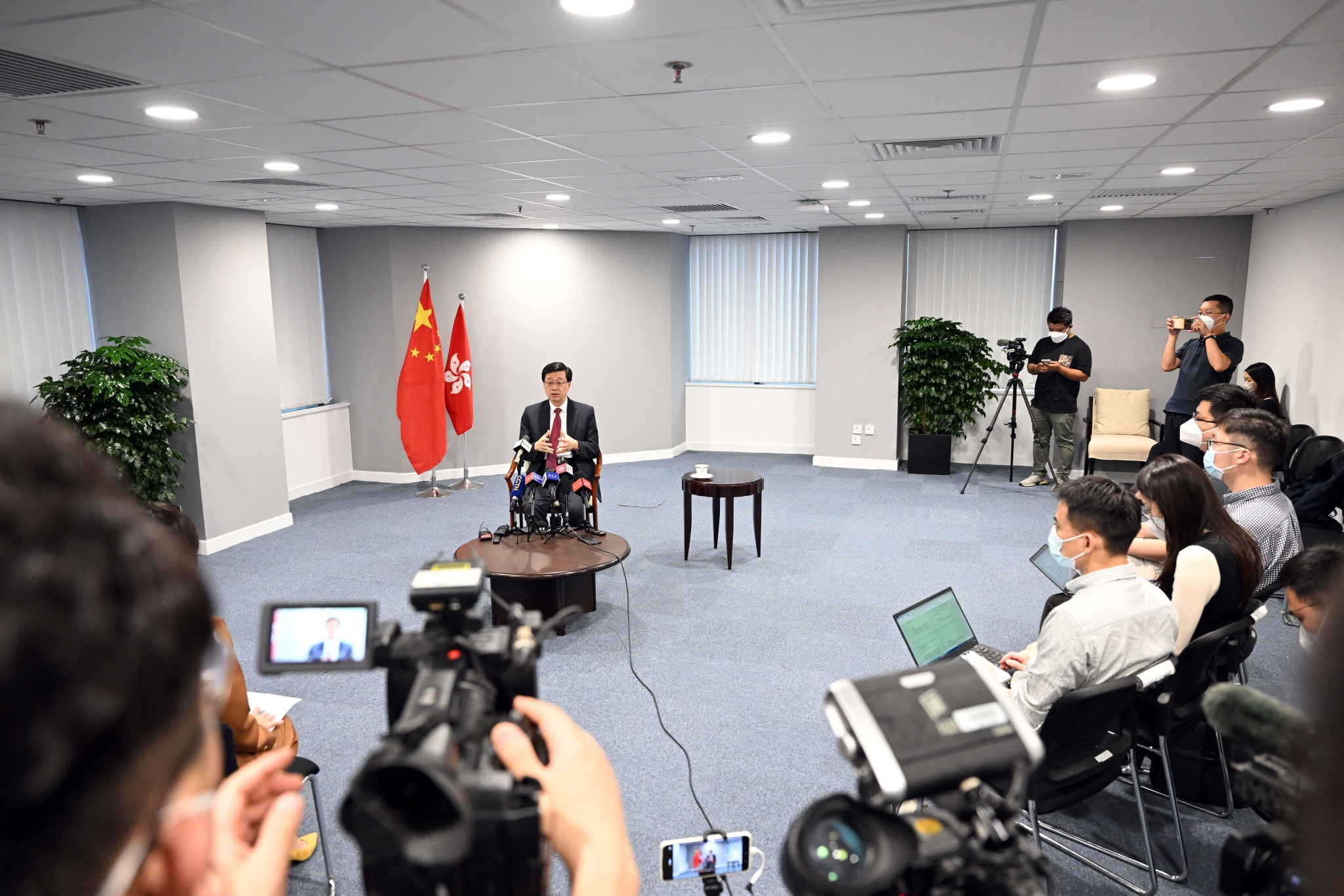香港特别行政区候任行政长官李家超在香港接受记者采访.