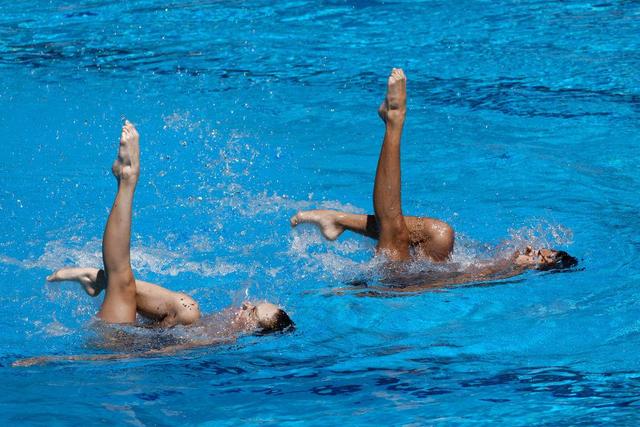 "我最欣赏的就是他的一双腿,因为花样游泳是靠腿来讲话的,男孩的腿有