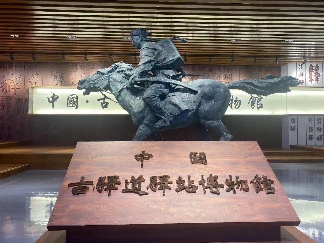 最后的猎人郭宝林至今仍沿用祖先传承的技法制作手工桦皮船.