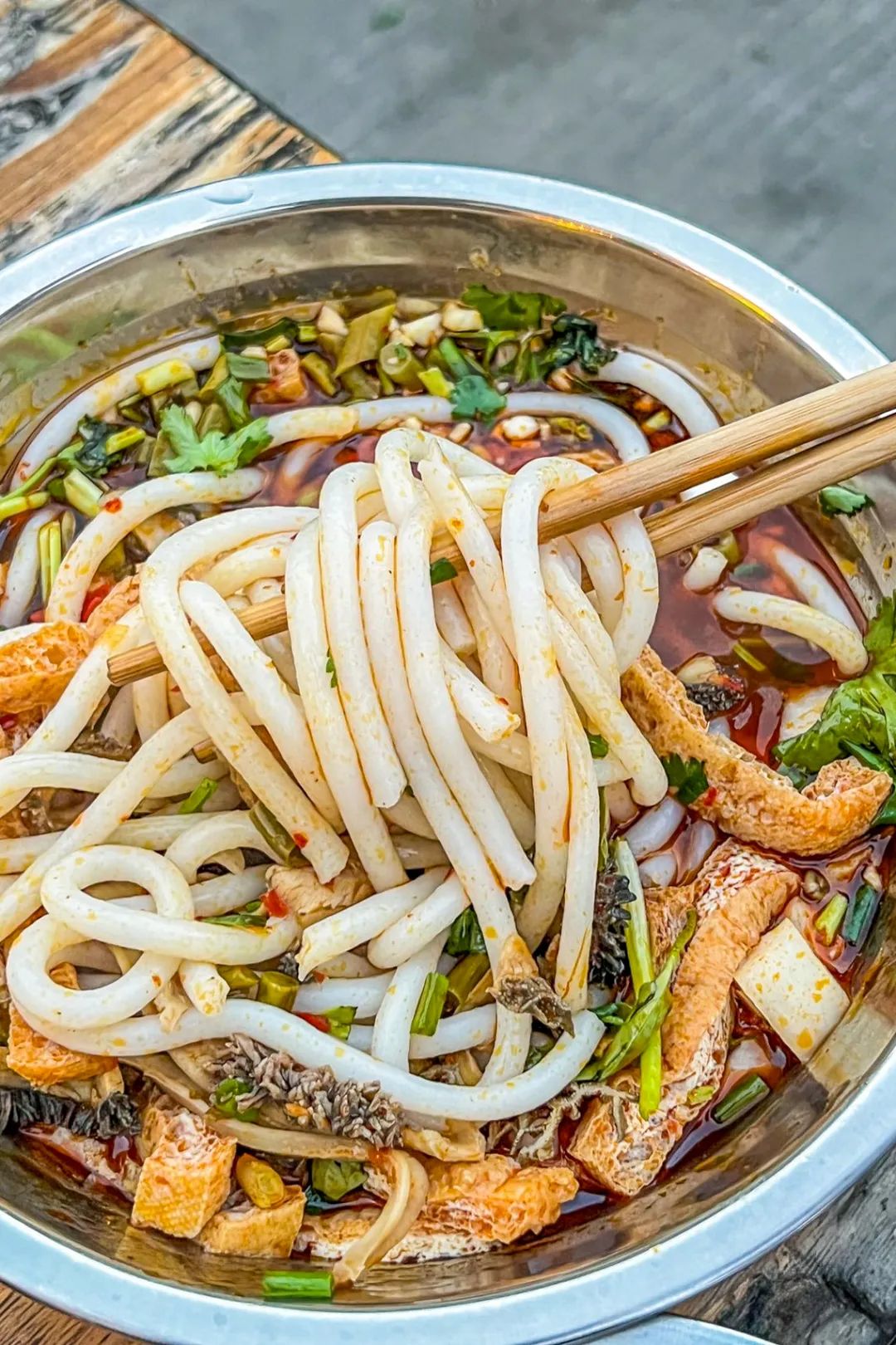 邵阳米粉,要用不锈钢碗,才是豪气.