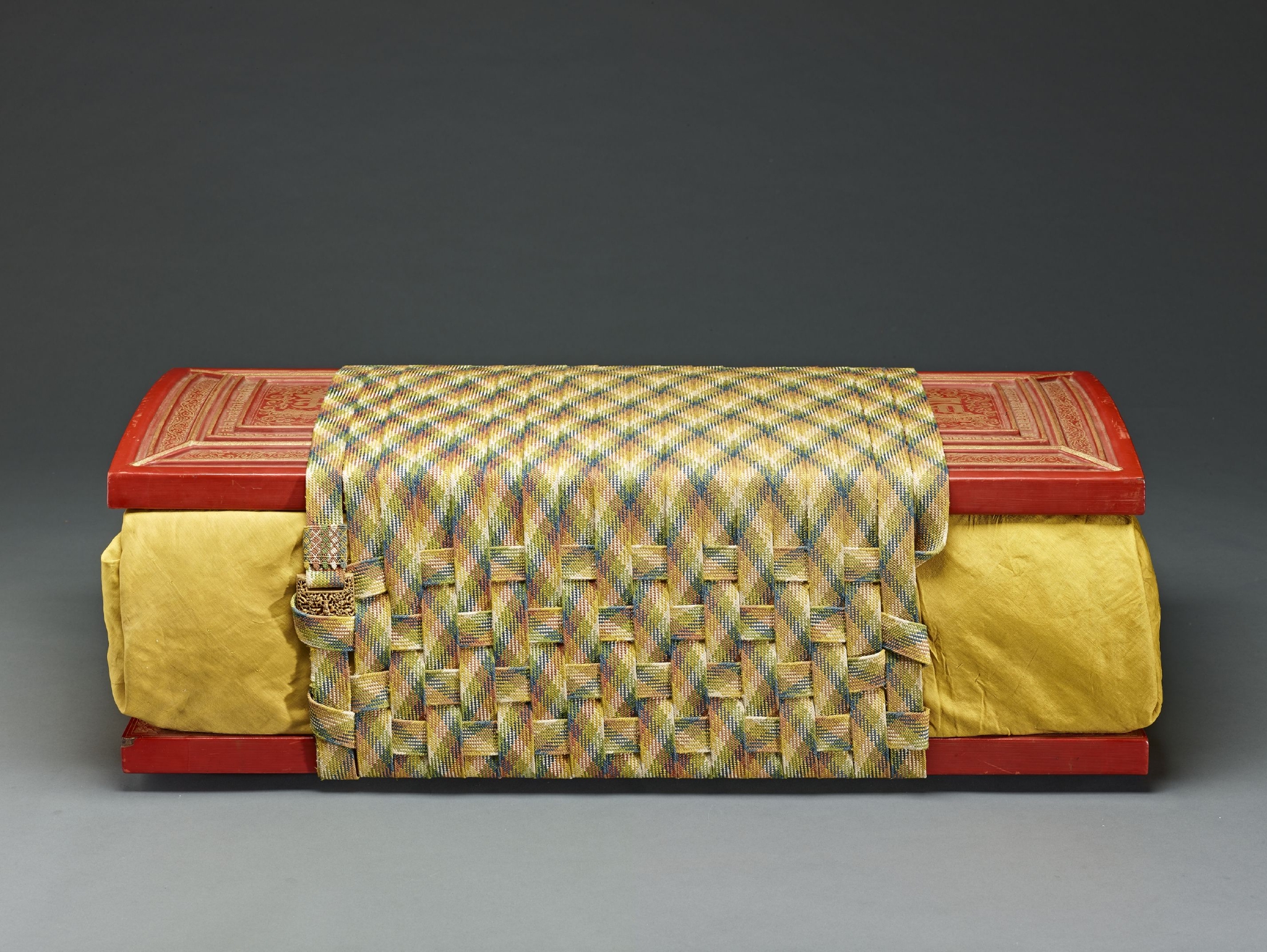 清康熙朝《内府泥金写本藏文龙藏经》