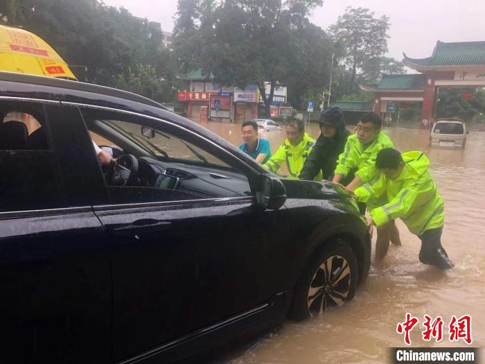 56 6米洪峰或今晚过境韶关沿岸民众紧急撤离 韶关市 洪峰 暴雨 新浪新闻