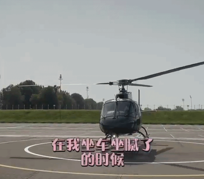 "@迪拜酱清早开着豪华又拉风的红色跑车带你去吃大餐,脸上表情仿佛在