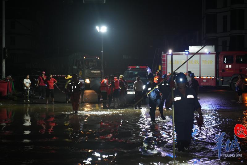 【多图】夜战洪水！救援力量坚守英德抗洪一线，居民安全转移休闲区蓝鸢梦想 - Www.slyday.coM