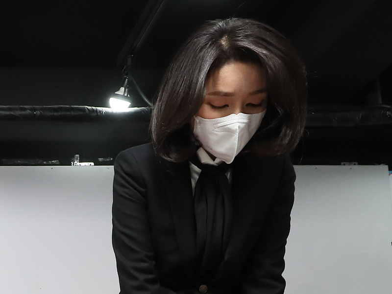 尹锡悦之妻金建希就虚报履历向国民道歉  