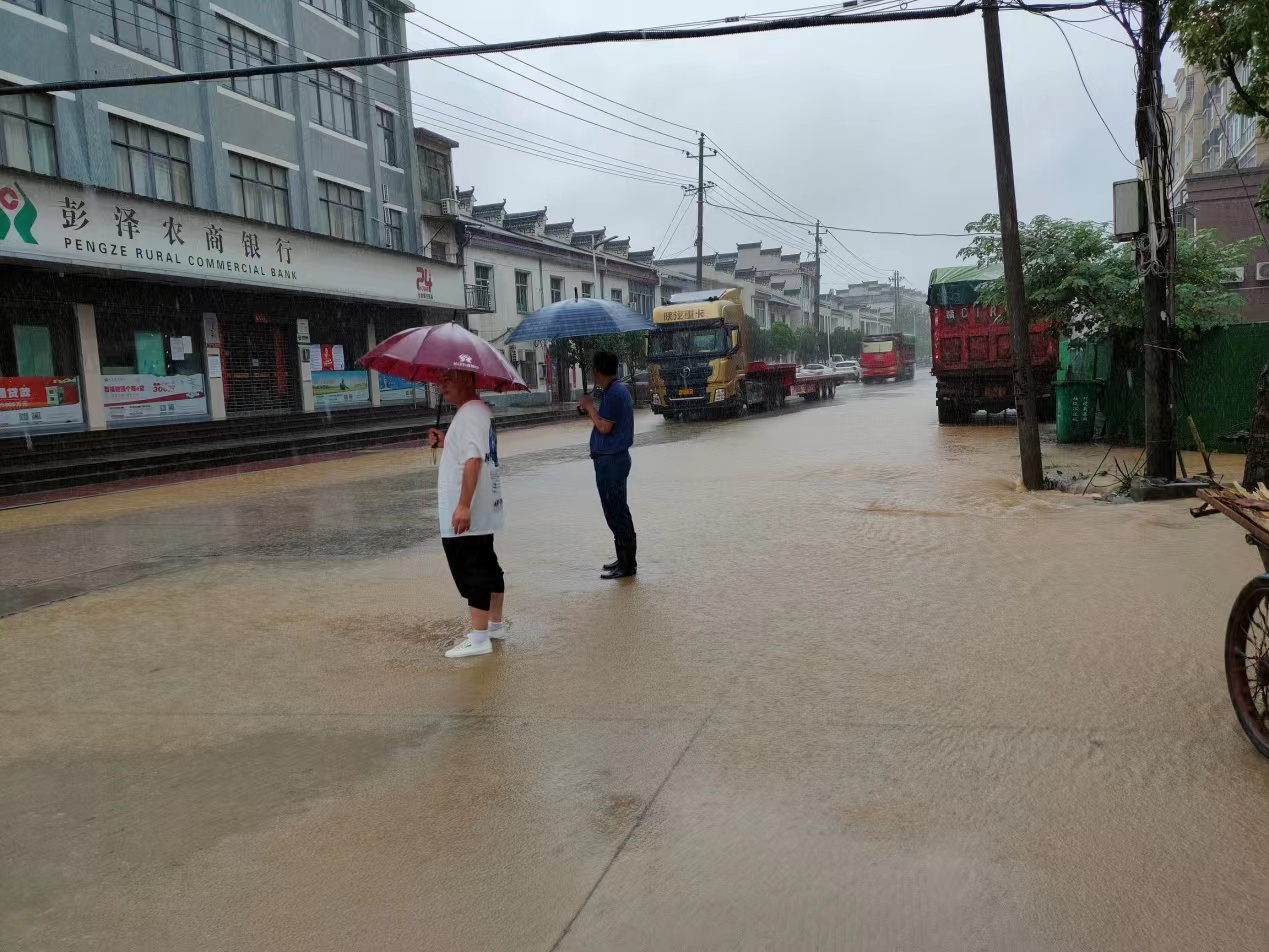 杨梓镇:暴雨中的暖心守护|积水|九江市|暴雨_新浪新闻