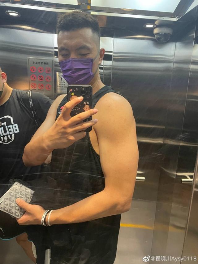 直播吧6月21日讯 北京男篮球员翟晓川更新了其个人微博.