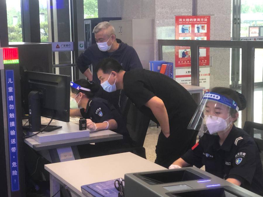 上千只活蝎子、罂粟苗…火车站手检员：每次安检都像是开了次盲盒休闲区蓝鸢梦想 - Www.slyday.coM