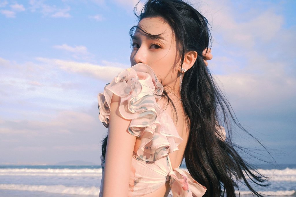 宋祖儿的碎钻造型,疯狂踩在心口上!盛典红毯也不过如此吧休闲区蓝鸢梦想 - Www.slyday.coM 宋祖儿的碎钻造型,疯狂踩在心口上!盛典红毯也不过如此吧休闲区蓝鸢梦想 - Www.slyday.coM