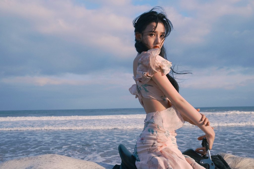 宋祖儿的碎钻造型,疯狂踩在心口上!盛典红毯也不过如此吧休闲区蓝鸢梦想 - Www.slyday.coM 宋祖儿的碎钻造型,疯狂踩在心口上!盛典红毯也不过如此吧休闲区蓝鸢梦想 - Www.slyday.coM