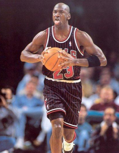 乔丹肌肉有多夸张?手臂比马龙都粗壮 小腿肌肉如刀刻