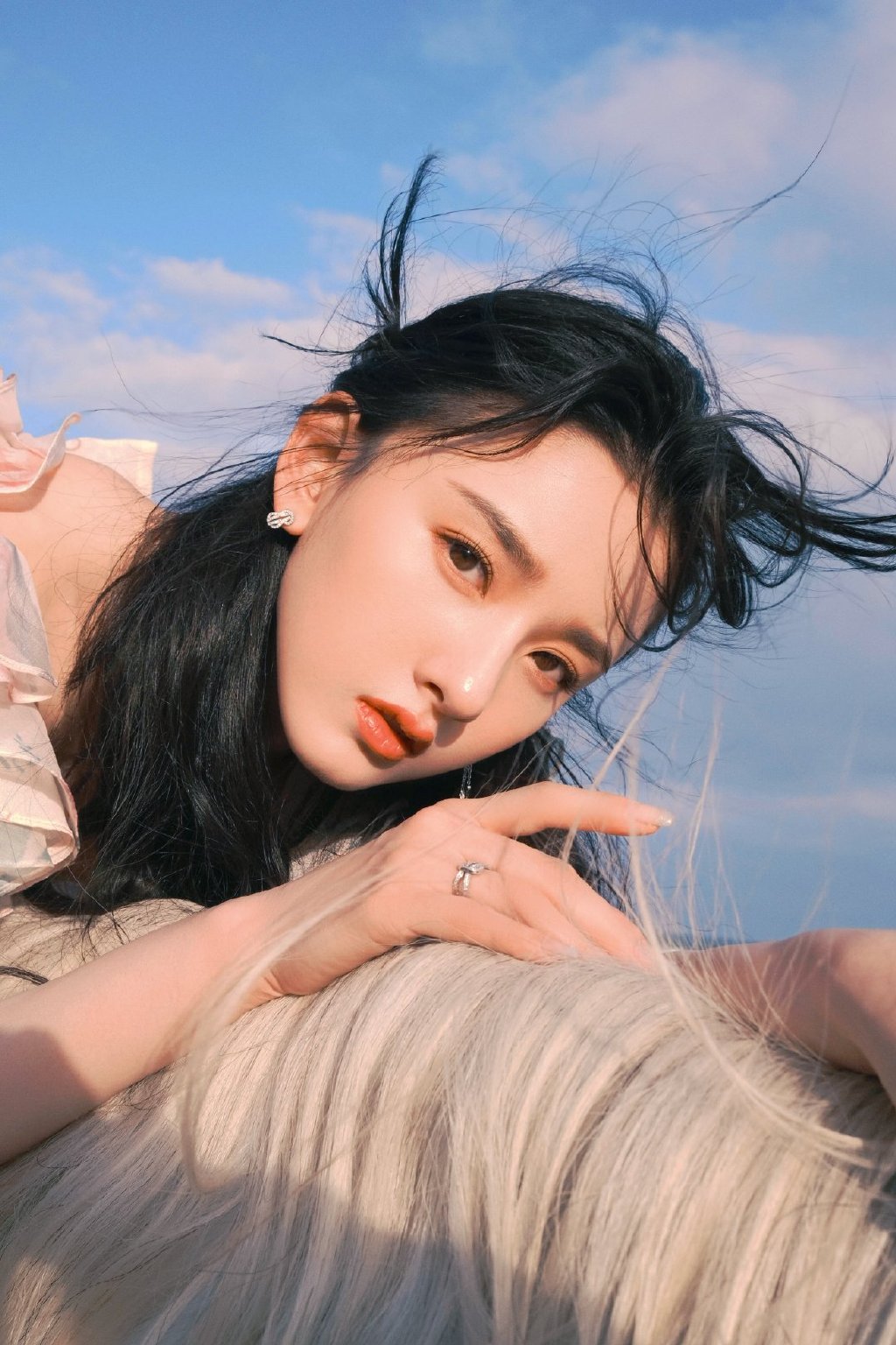 宋祖儿的碎钻造型,疯狂踩在心口上!盛典红毯也不过如此吧休闲区蓝鸢梦想 - Www.slyday.coM 宋祖儿的碎钻造型,疯狂踩在心口上!盛典红毯也不过如此吧休闲区蓝鸢梦想 - Www.slyday.coM