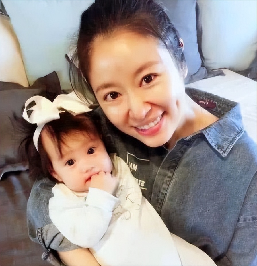 霍建华林心如家族聚会,两人素颜似路人,男方全程倒酒伺候长辈休闲区蓝鸢梦想 - Www.slyday.coM 霍建华林心如家族聚会,两人素颜似路人,男方全程倒酒伺候长辈休闲区蓝鸢梦想 - Www.slyday.coM