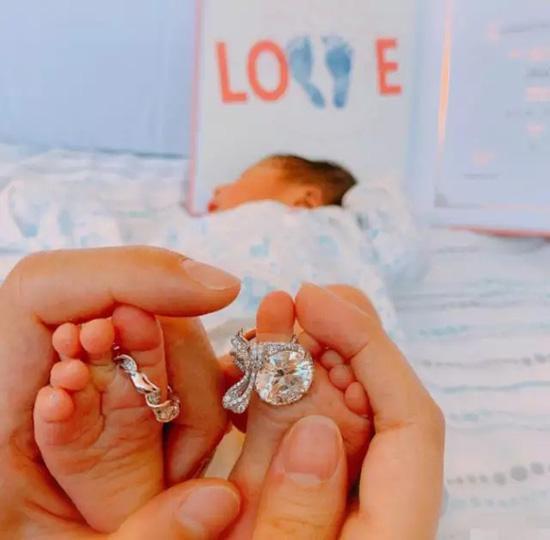 陈荣炼涉嫌违法犯罪被捕,安以轩身心受刺激,健康状况堪忧休闲区蓝鸢梦想 - Www.slyday.coM 陈荣炼涉嫌违法犯罪被捕,安以轩身心受刺激,健康状况堪忧休闲区蓝鸢梦想 - Www.slyday.coM