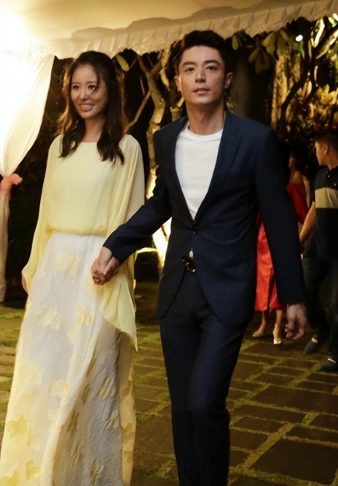 霍建华林心如家族聚会,两人素颜似路人,男方全程倒酒伺候长辈休闲区蓝鸢梦想 - Www.slyday.coM 霍建华林心如家族聚会,两人素颜似路人,男方全程倒酒伺候长辈休闲区蓝鸢梦想 - Www.slyday.coM