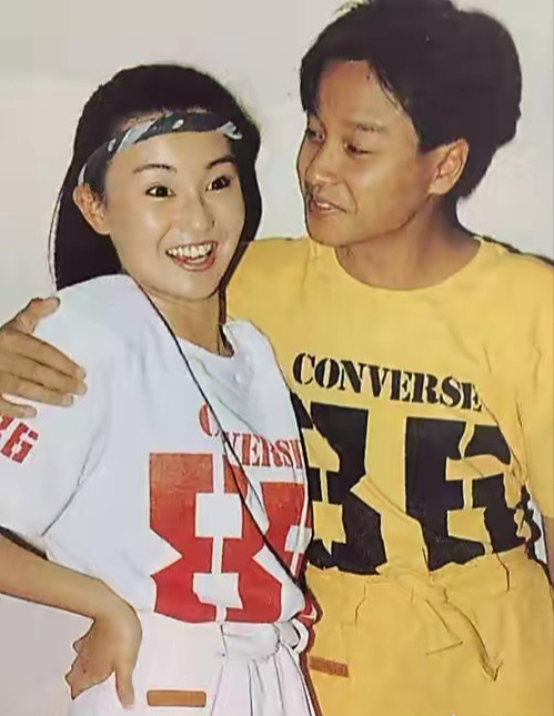 张国荣张曼玉打篮球旧照曝光男帅女靓超养眼关系亲密惹人羡