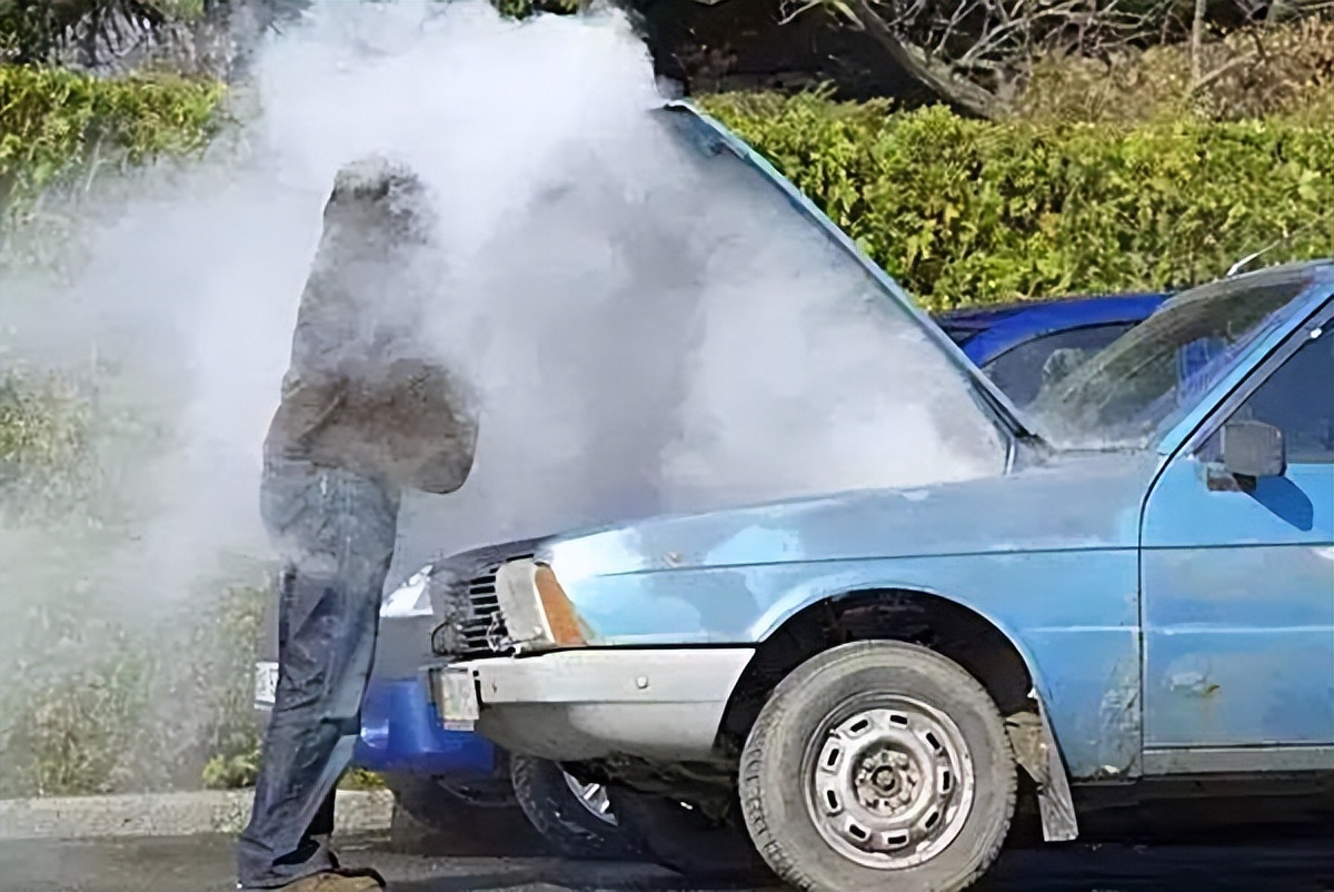 夏季高温，家用车多久换一次防冻液才是正确的？休闲区蓝鸢梦想 - Www.slyday.coM