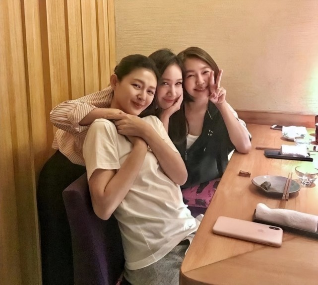 具俊晔公开大s的婚纱照!太像爸爸和女儿,大s穿婚纱比头婚造型美休闲区蓝鸢梦想 - Www.slyday.coM 具俊晔公开大s的婚纱照!太像爸爸和女儿,大s穿婚纱比头婚造型美休闲区蓝鸢梦想 - Www.slyday.coM